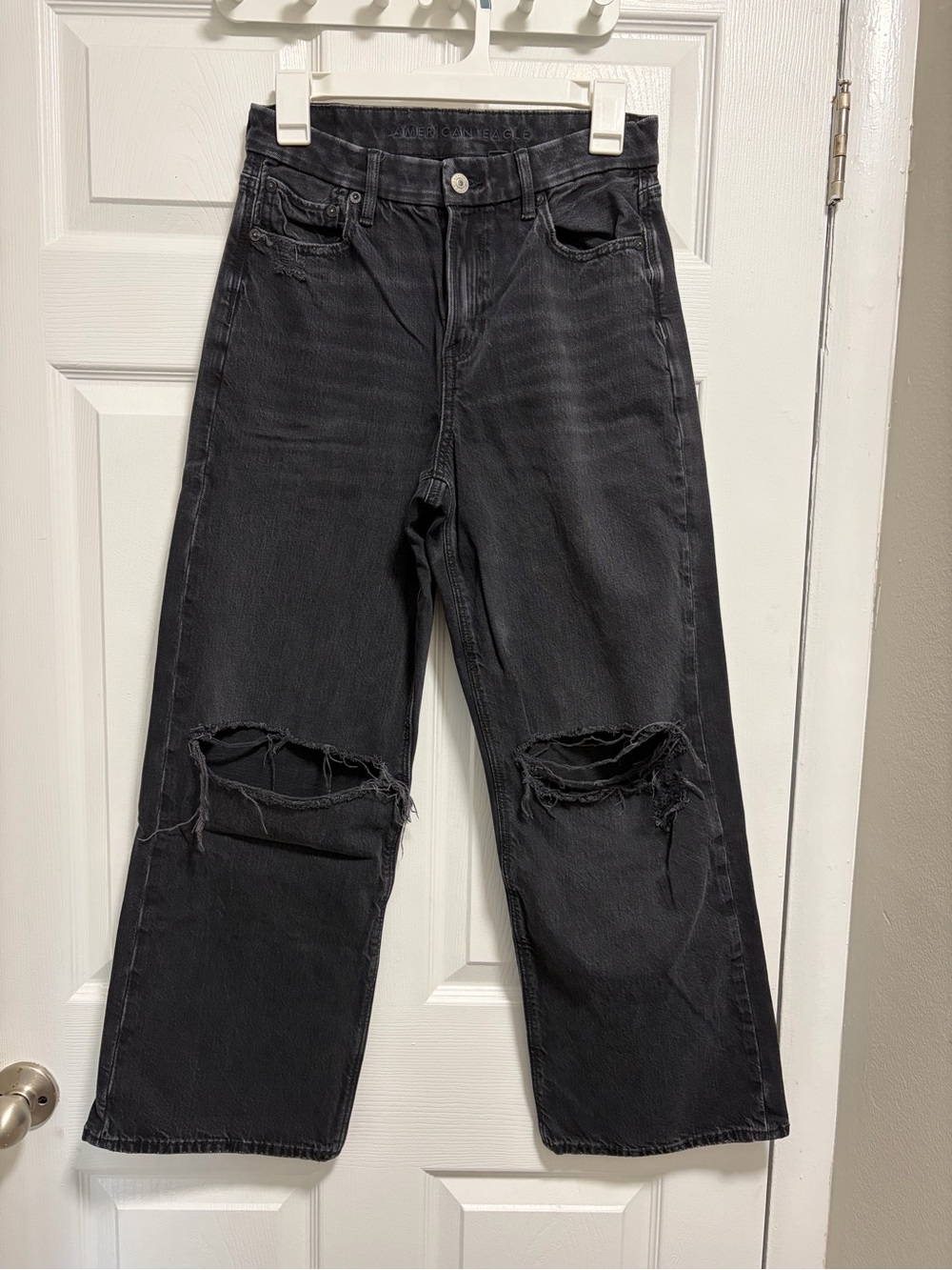 American Eagle Strigid Ripped Curvy Super High-Waisted Baggy Straight Jeans